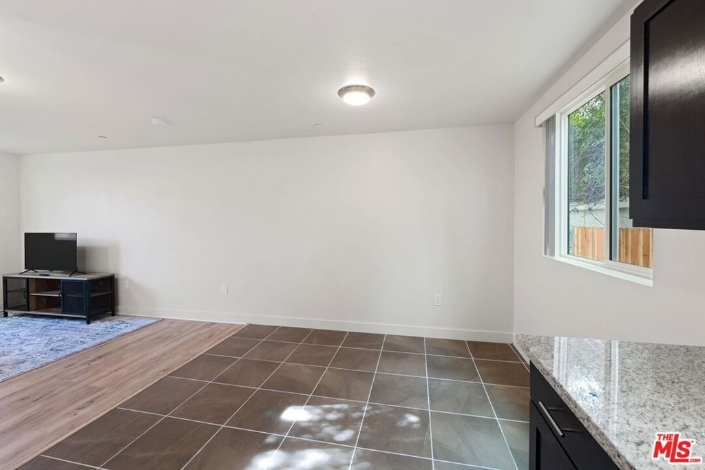 5912 S Flower Street - Photo 9