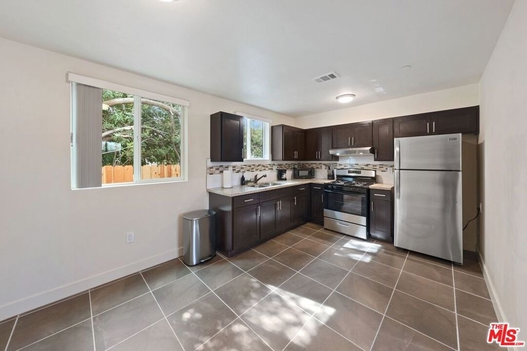 5912 S Flower Street - Photo 12
