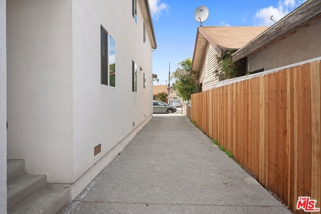5912 S Flower Street - Photo 54