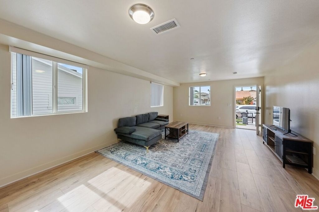 5912 S Flower Street - Photo 10