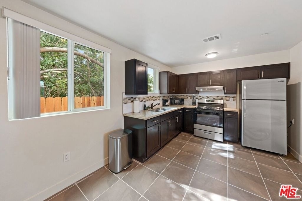 5912 S Flower Street - Photo 13