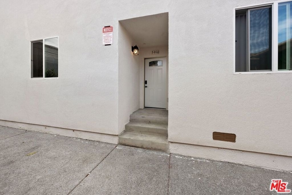 5912 S Flower Street - Photo 4