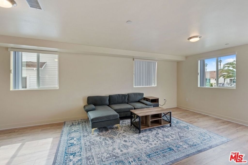 5912 S Flower Street - Photo 8