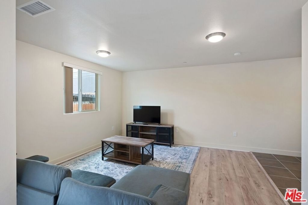 5912 S Flower Street - Photo 6