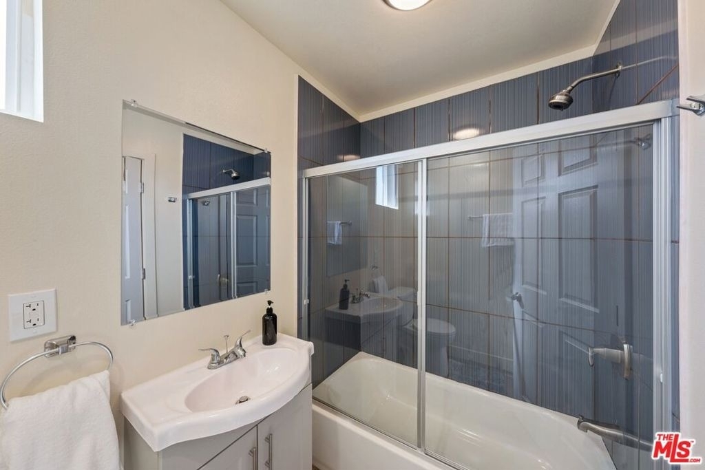 5912 S Flower Street - Photo 21