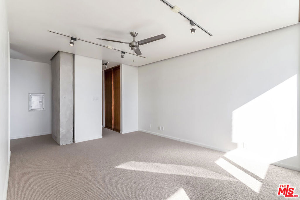 8787 Shoreham Drive - Photo 9