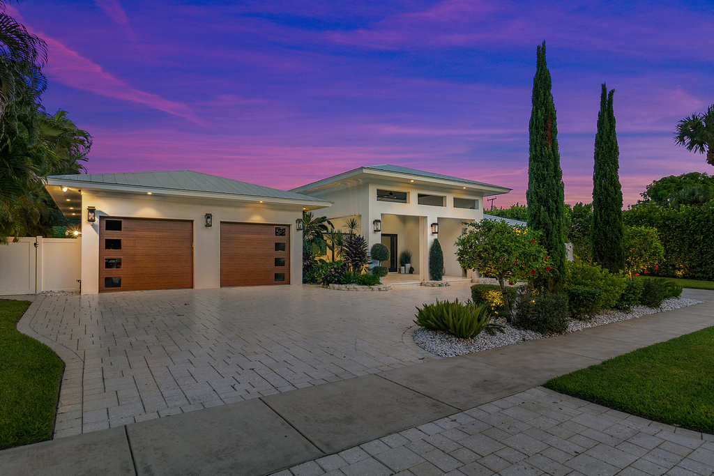 1117 Lake Drive - Photo 0