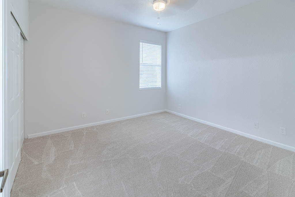 356 Se Bloxham Way - Photo 41