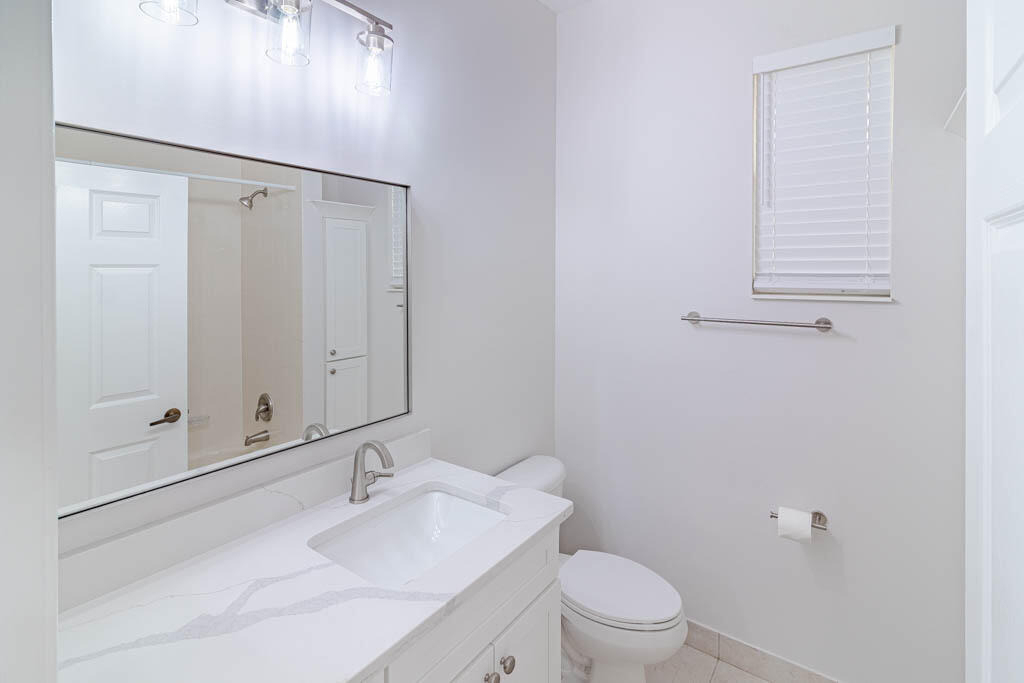 356 Se Bloxham Way - Photo 22