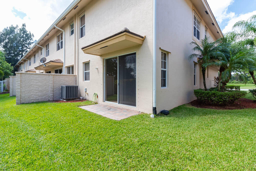 356 Se Bloxham Way - Photo 4