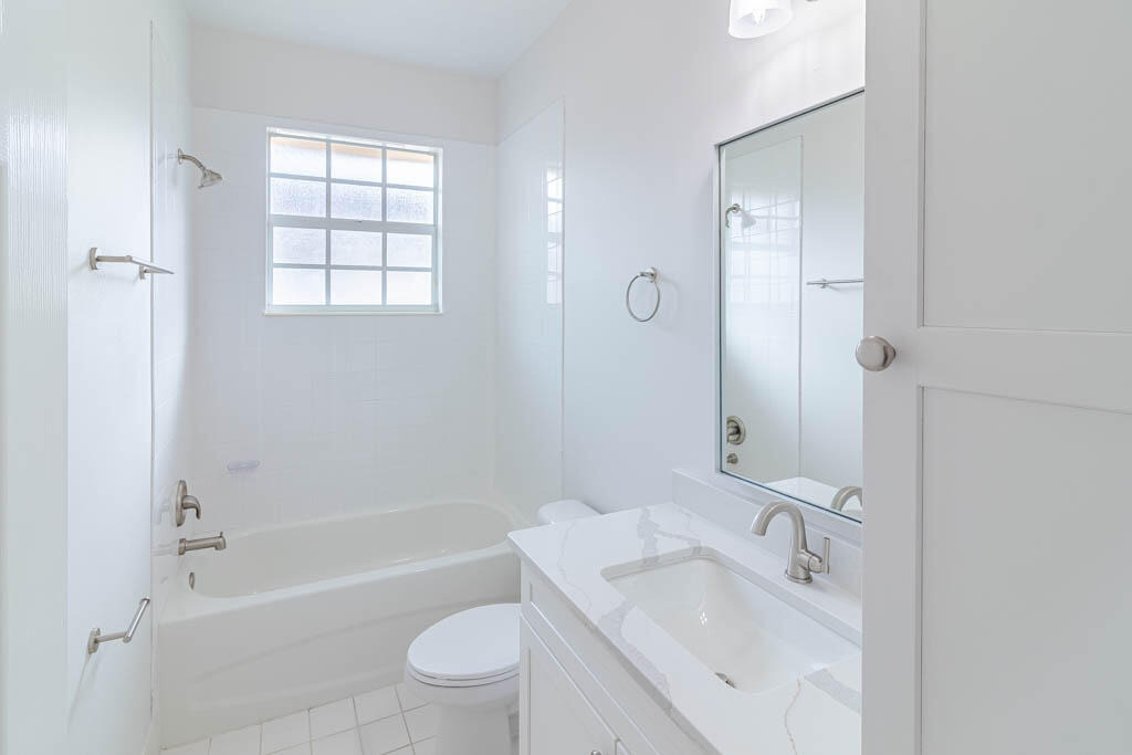 356 Se Bloxham Way - Photo 40