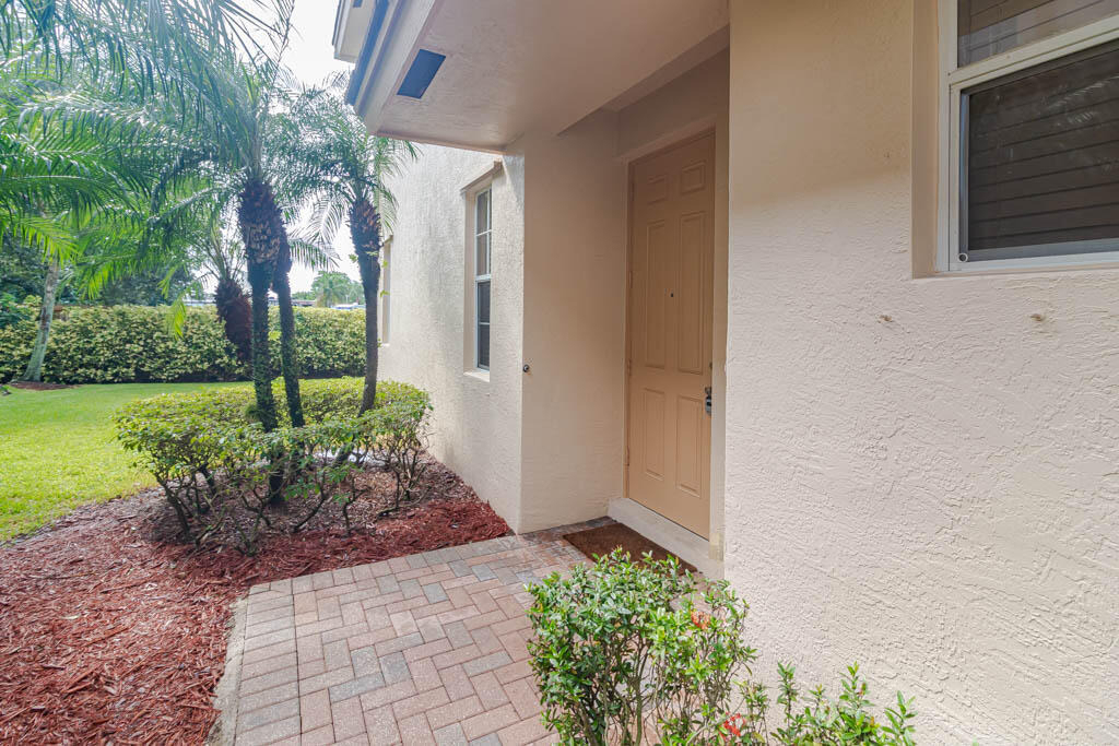 356 Se Bloxham Way - Photo 3