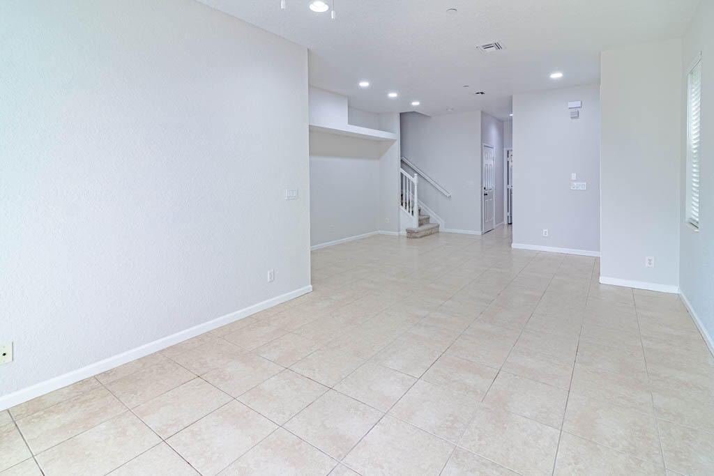 356 Se Bloxham Way - Photo 15