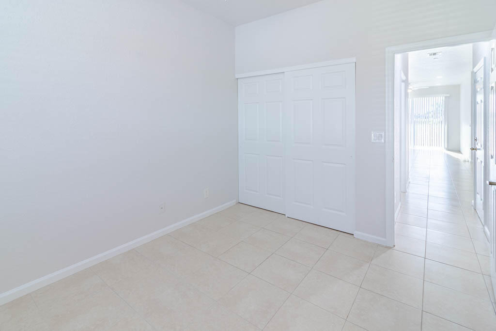 356 Se Bloxham Way - Photo 33
