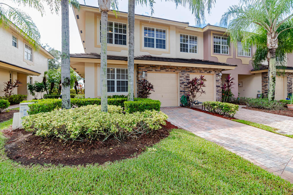 356 Se Bloxham Way - Photo 1