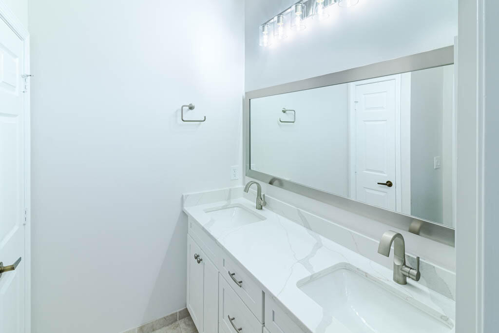 356 Se Bloxham Way - Photo 37