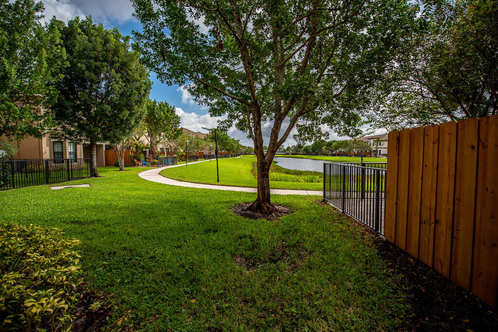 10283 Wellington Parc Drive - Photo 28