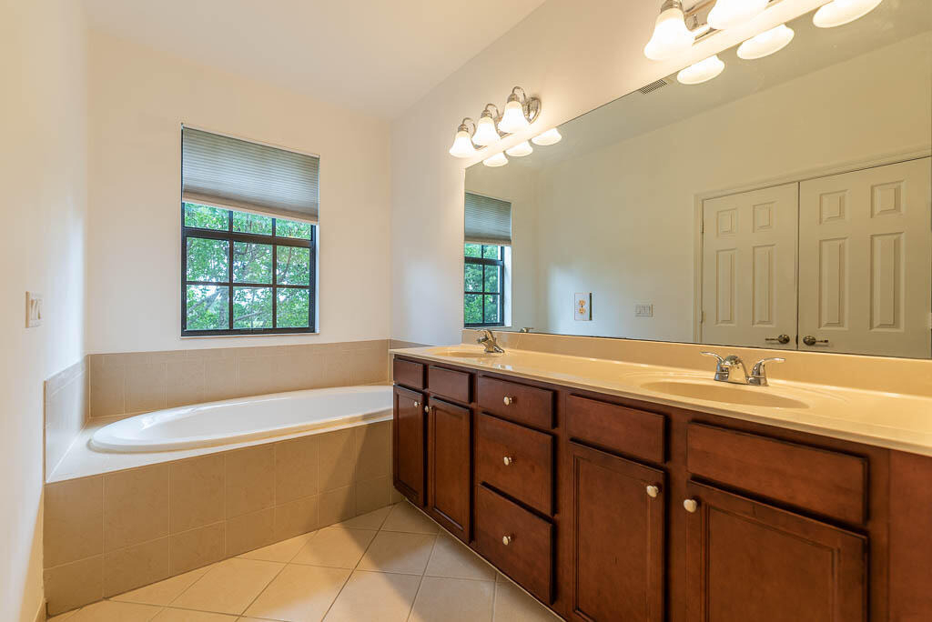 10283 Wellington Parc Drive - Photo 20
