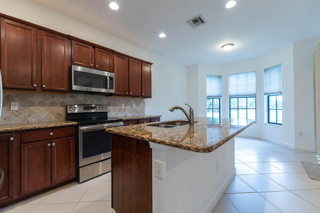 10283 Wellington Parc Drive - Photo 9