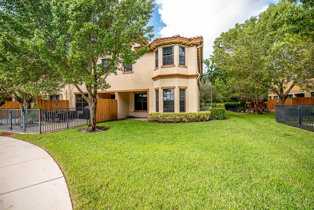 10283 Wellington Parc Drive - Photo 5