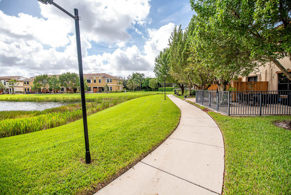 10283 Wellington Parc Drive - Photo 30