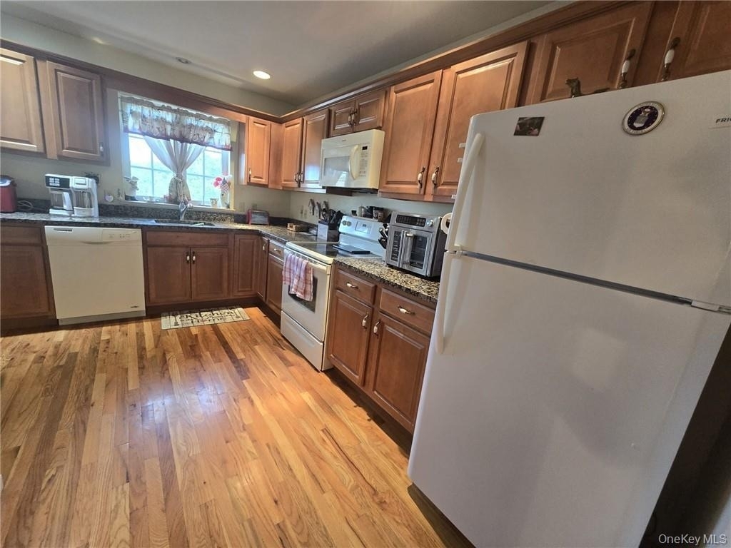 105 N Montgomery Street - Photo 8