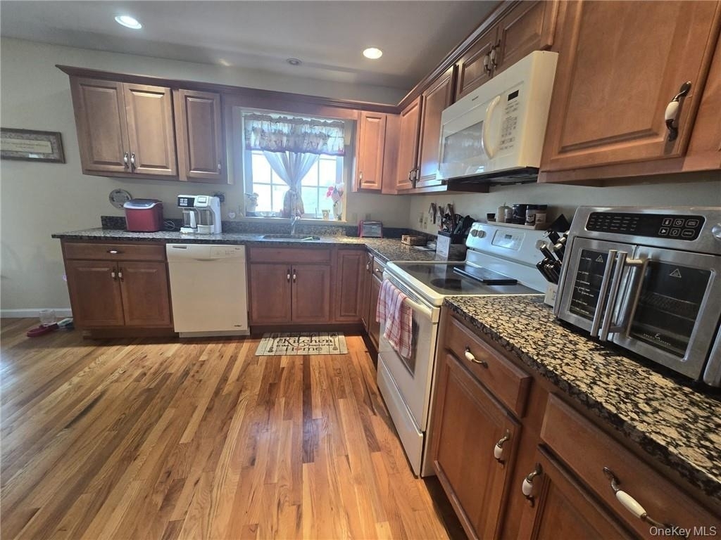 105 N Montgomery Street - Photo 7