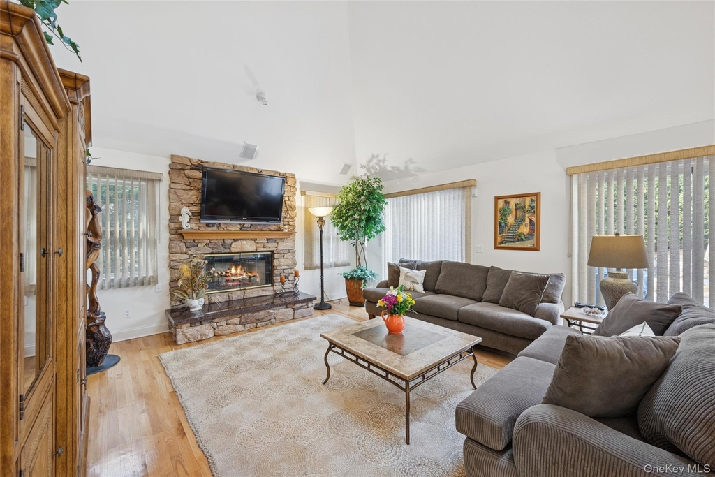 126 Malloy Drive - Photo 2