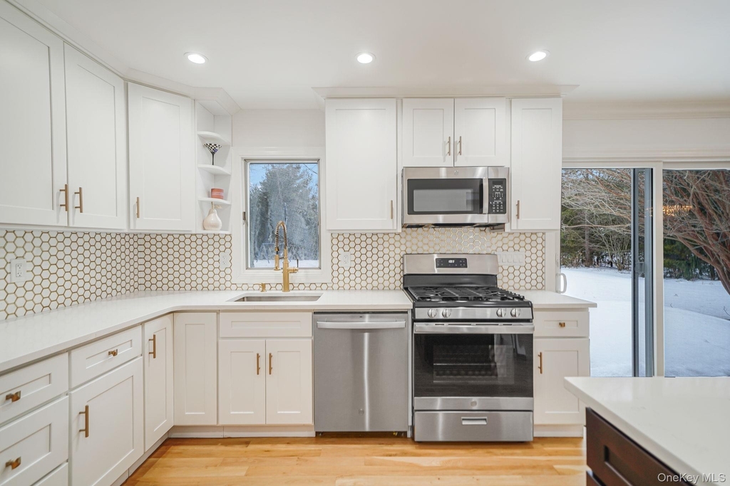 19 Pine Tree Lane - Photo 12