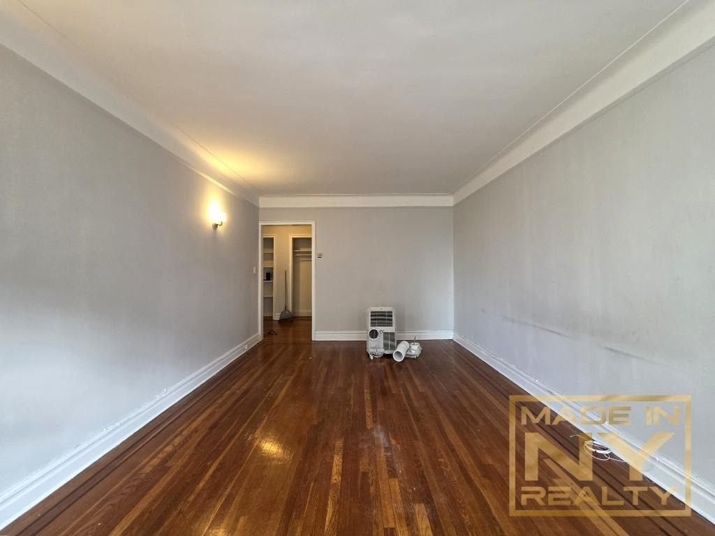 44-01 34th Avenue - Photo 3