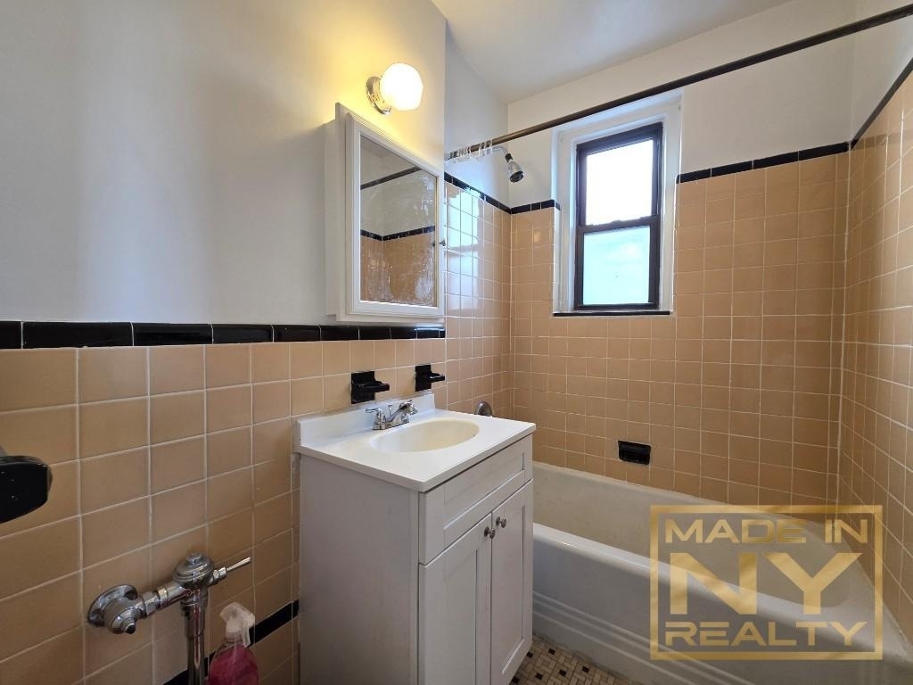 44-01 34th Avenue - Photo 4
