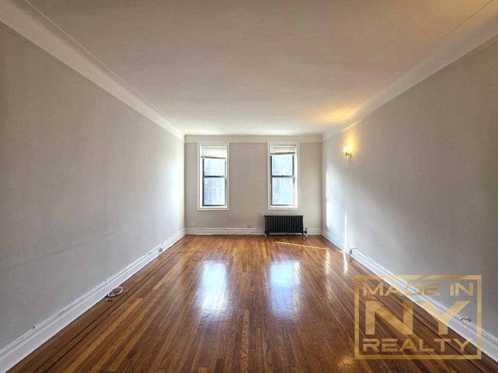44-01 34th Avenue - Photo 2