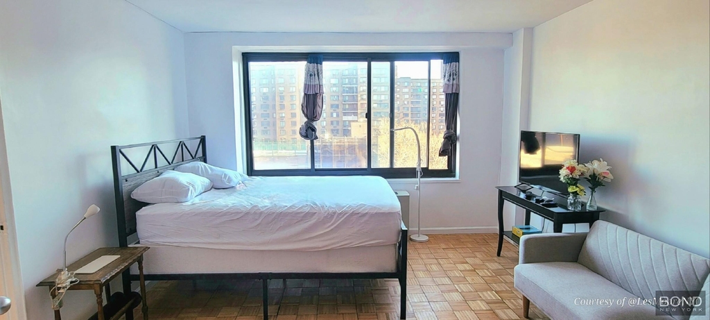 40 W 135th Street - Photo 1