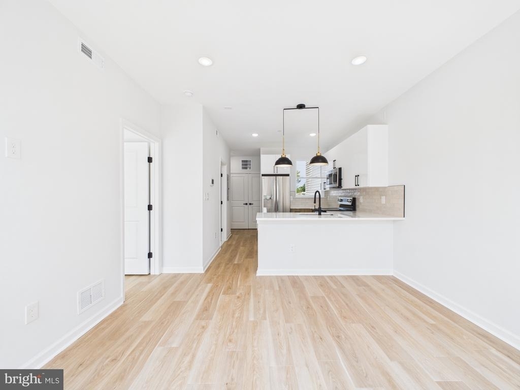 1326 S Grove Street - Photo 2