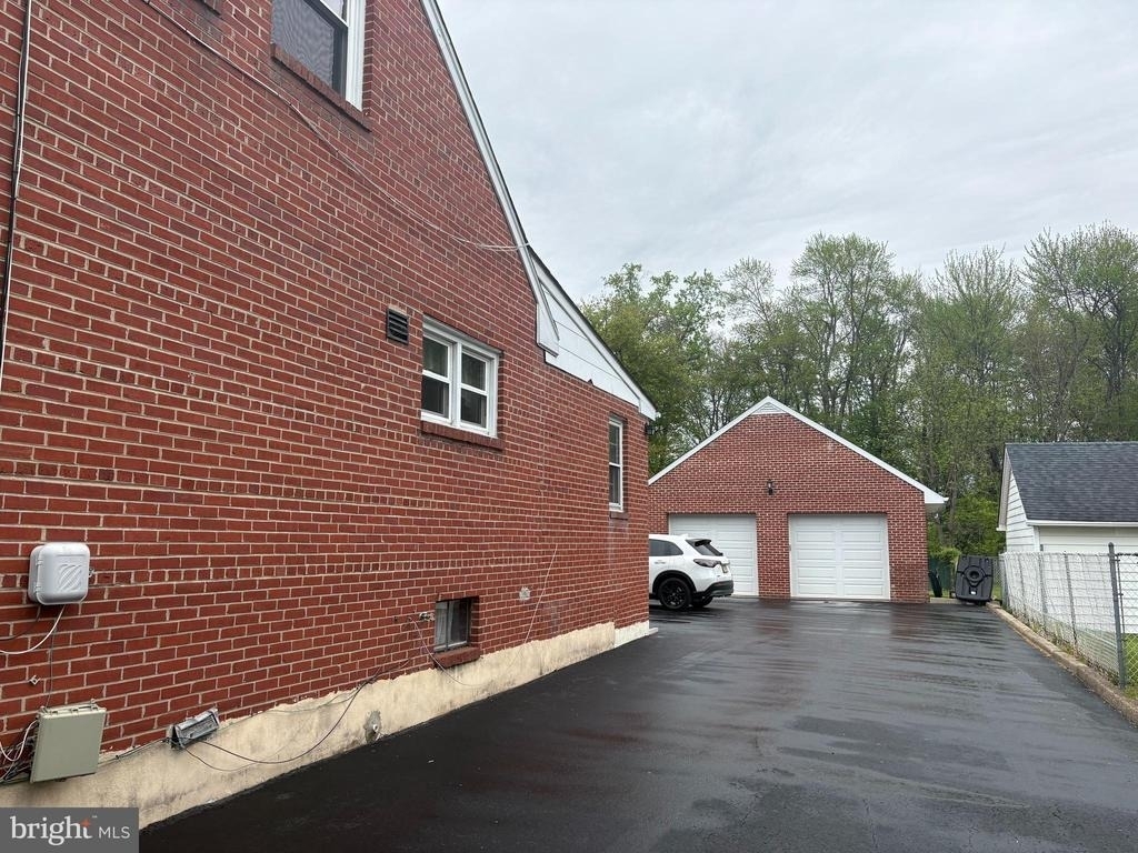 1192 Parkway Avenue - Photo 18