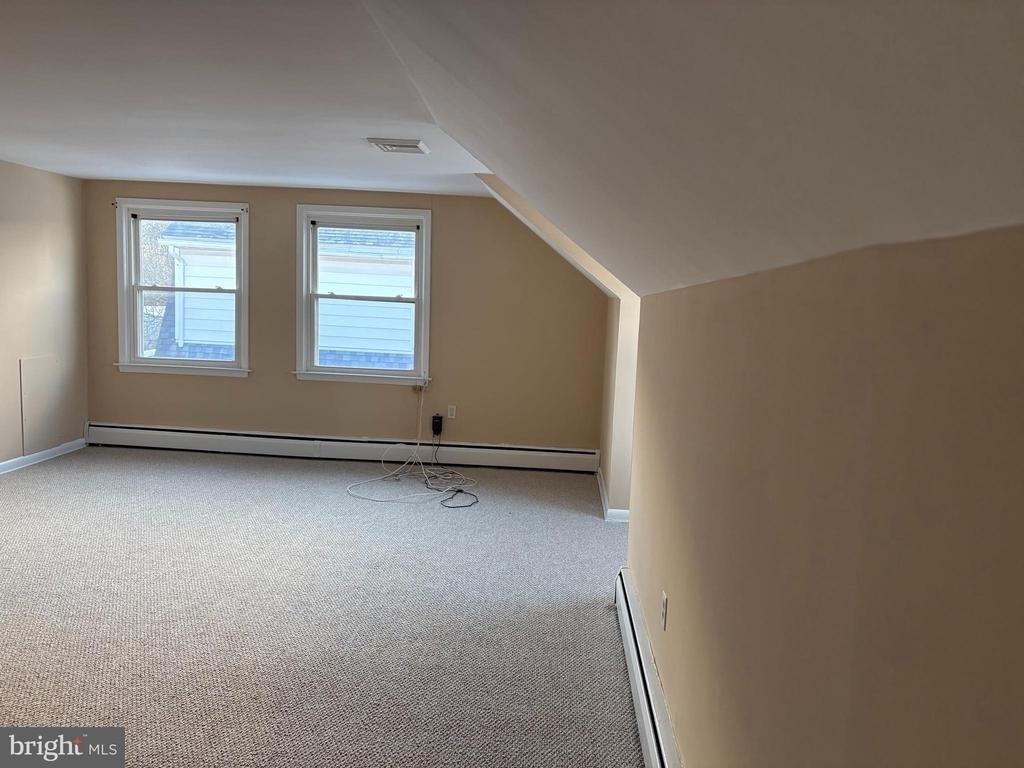 1192 Parkway Avenue - Photo 3