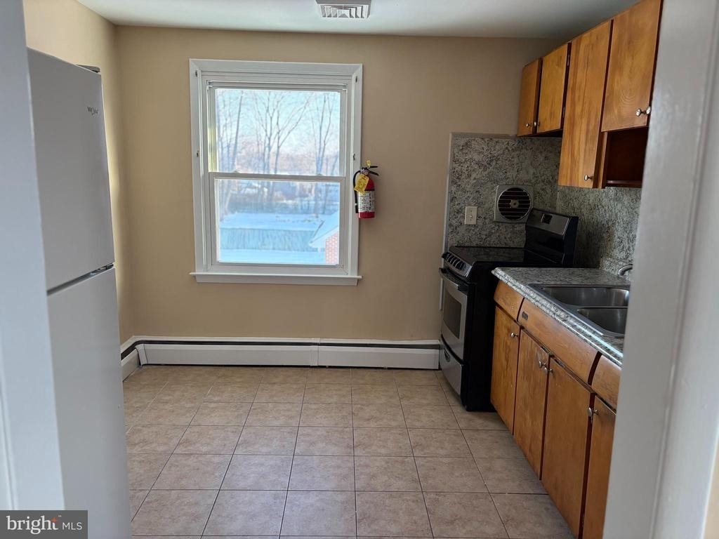 1192 Parkway Avenue - Photo 5