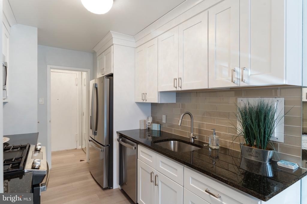 101 S Plaza Pl - Photo 2