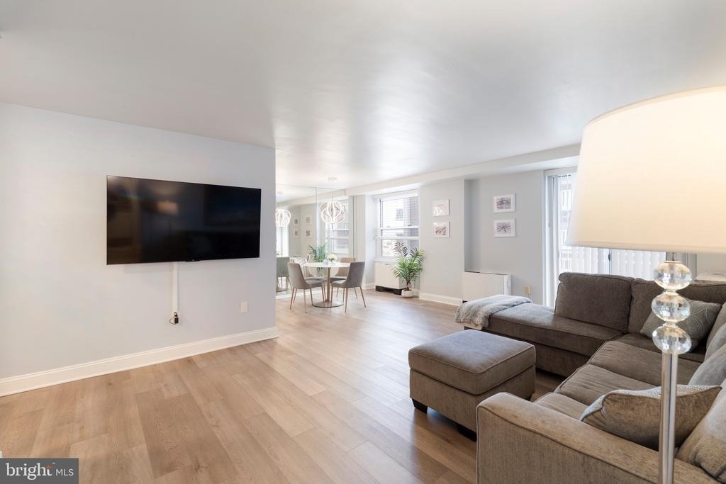 101 S Plaza Pl - Photo 0