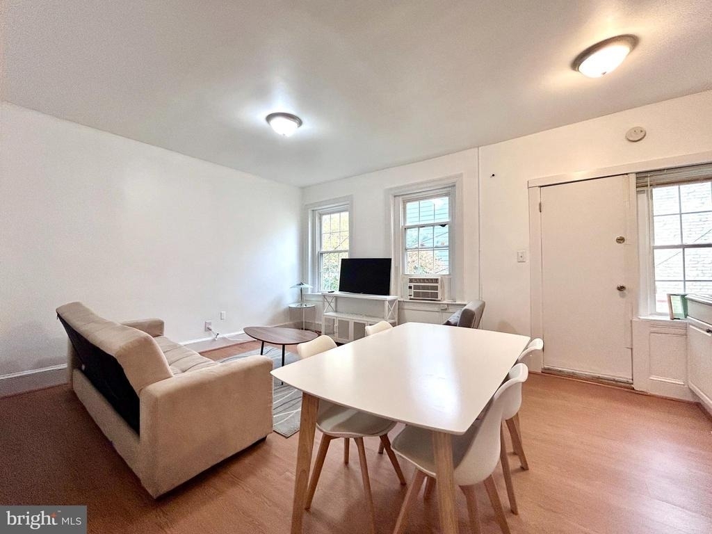 1544 Independence Avenue Se - Photo 2