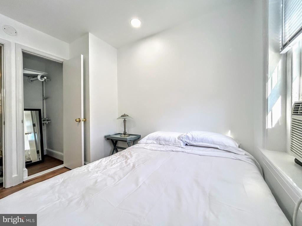 1544 Independence Avenue Se - Photo 4