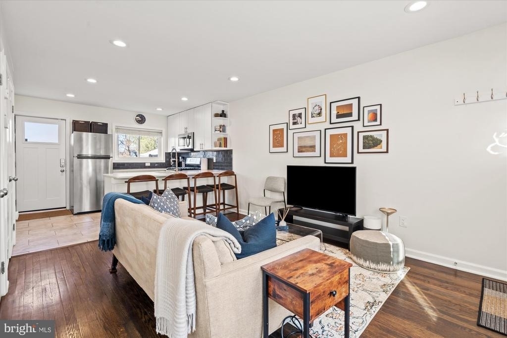 134 35th Street Ne - Photo 5