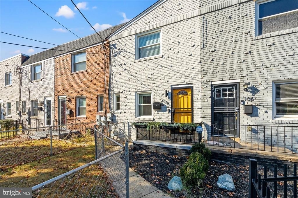 134 35th Street Ne - Photo 1