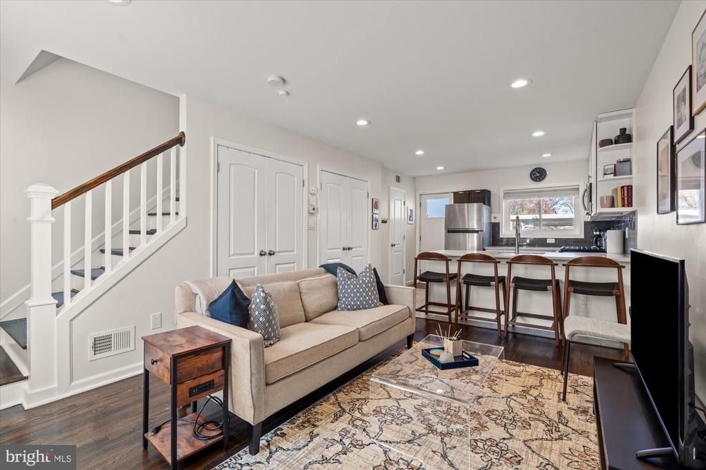 134 35th Street Ne - Photo 3