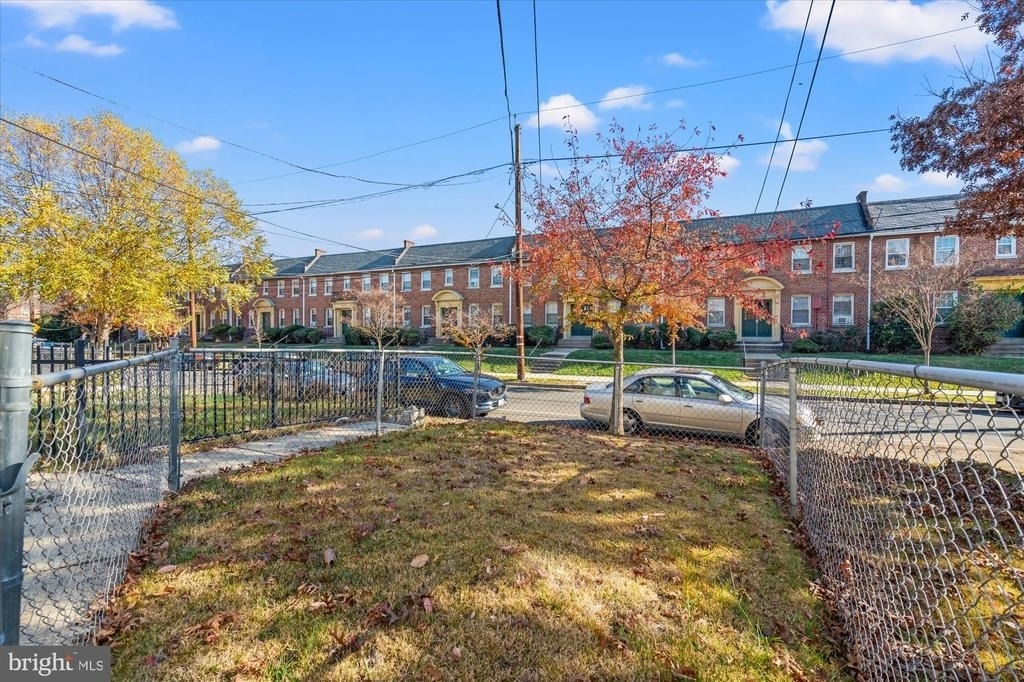 134 35th Street Ne - Photo 2