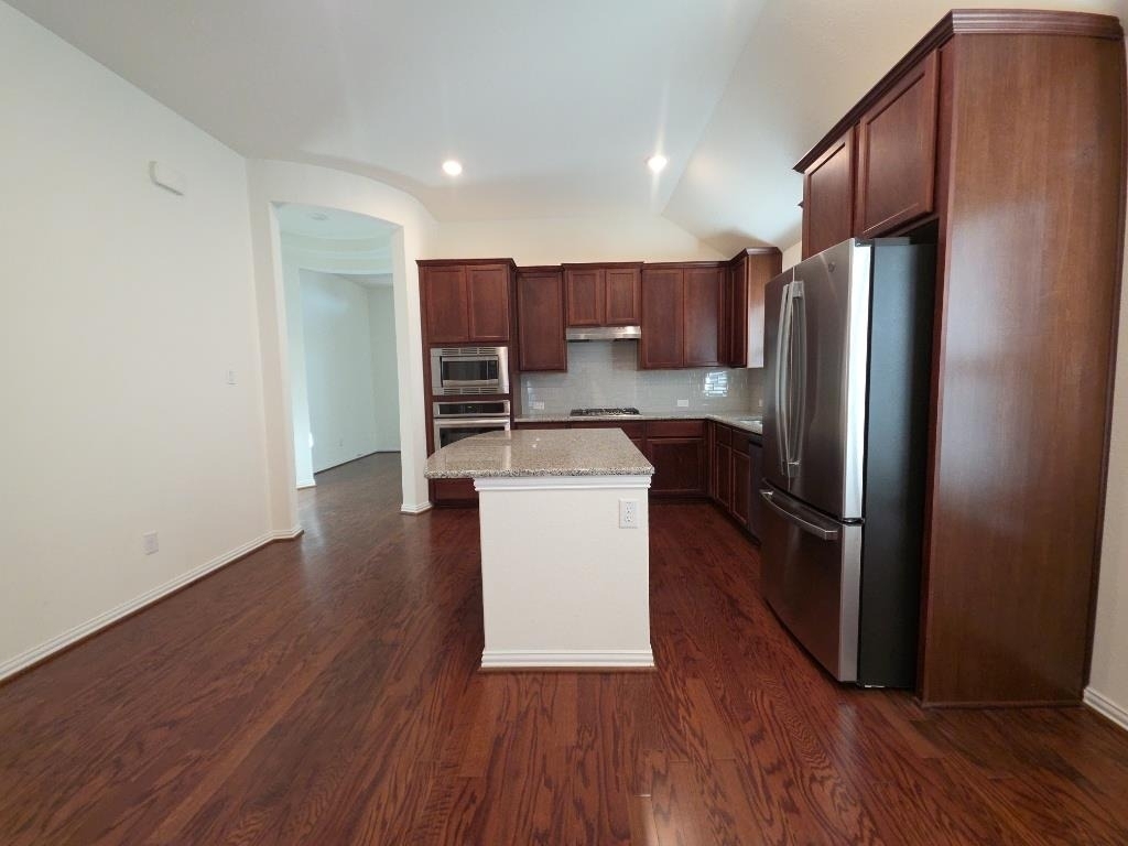 214 Roaming Dr - Photo 4