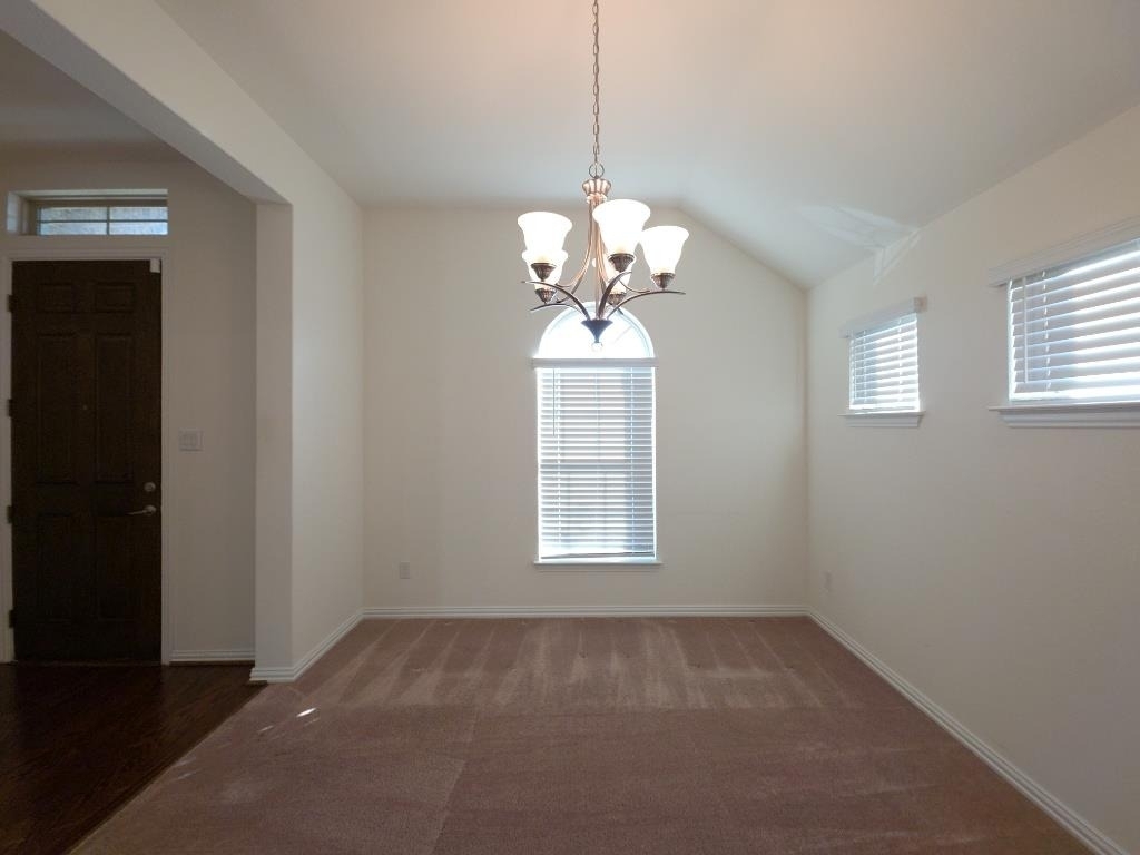 214 Roaming Dr - Photo 3