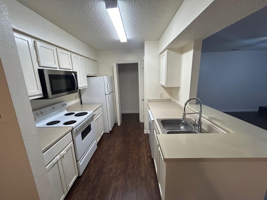 8812 Schick Rd - Photo 4