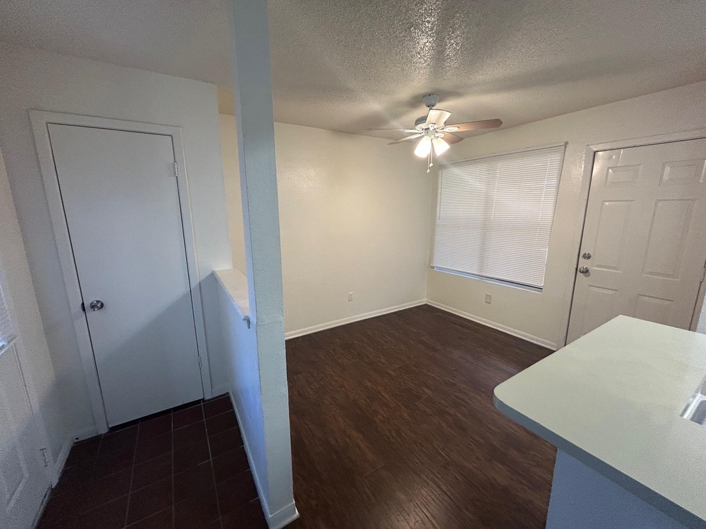8812 Schick Rd - Photo 3