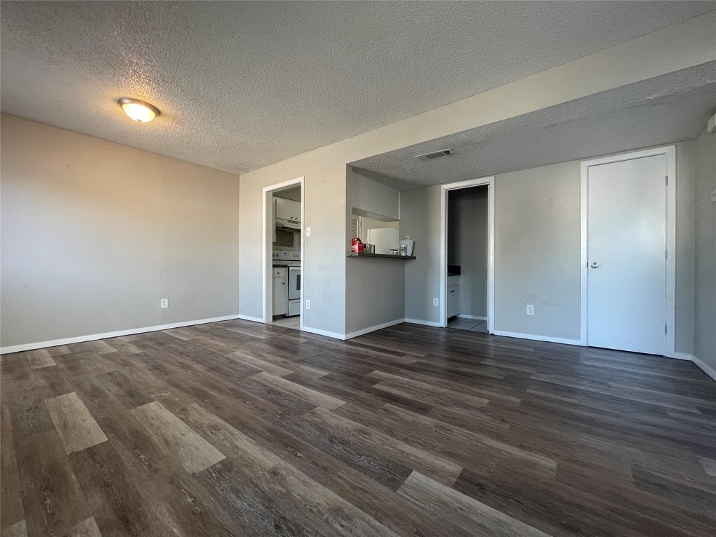 2619 Ektom Dr - Photo 1
